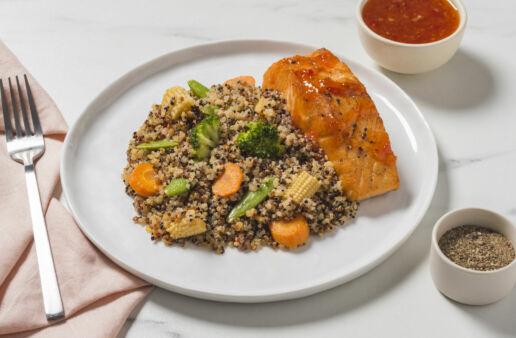 sweet-and-spicy-quinoa-served-with-salmon