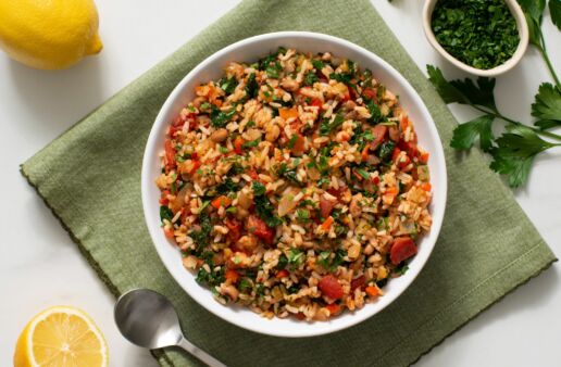 vegetarian-jambalaya-with-black-eyed-peas-tomatoes-kale-and-cajun-seasoning
